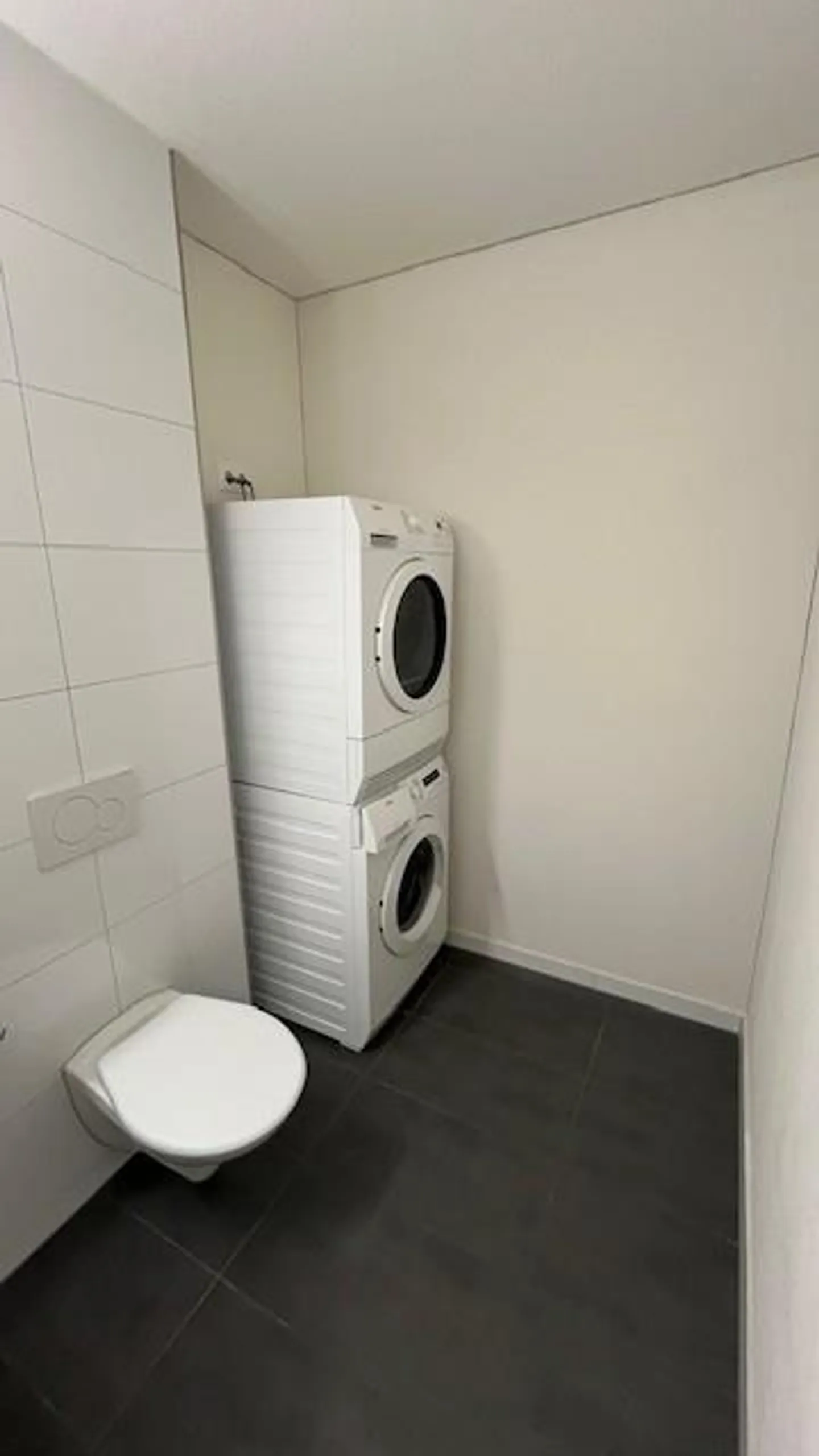 Appartamento soleggiato di 2,5 stanze in una moderna costruzione con torre di lavaggio - Foto 4 di 8