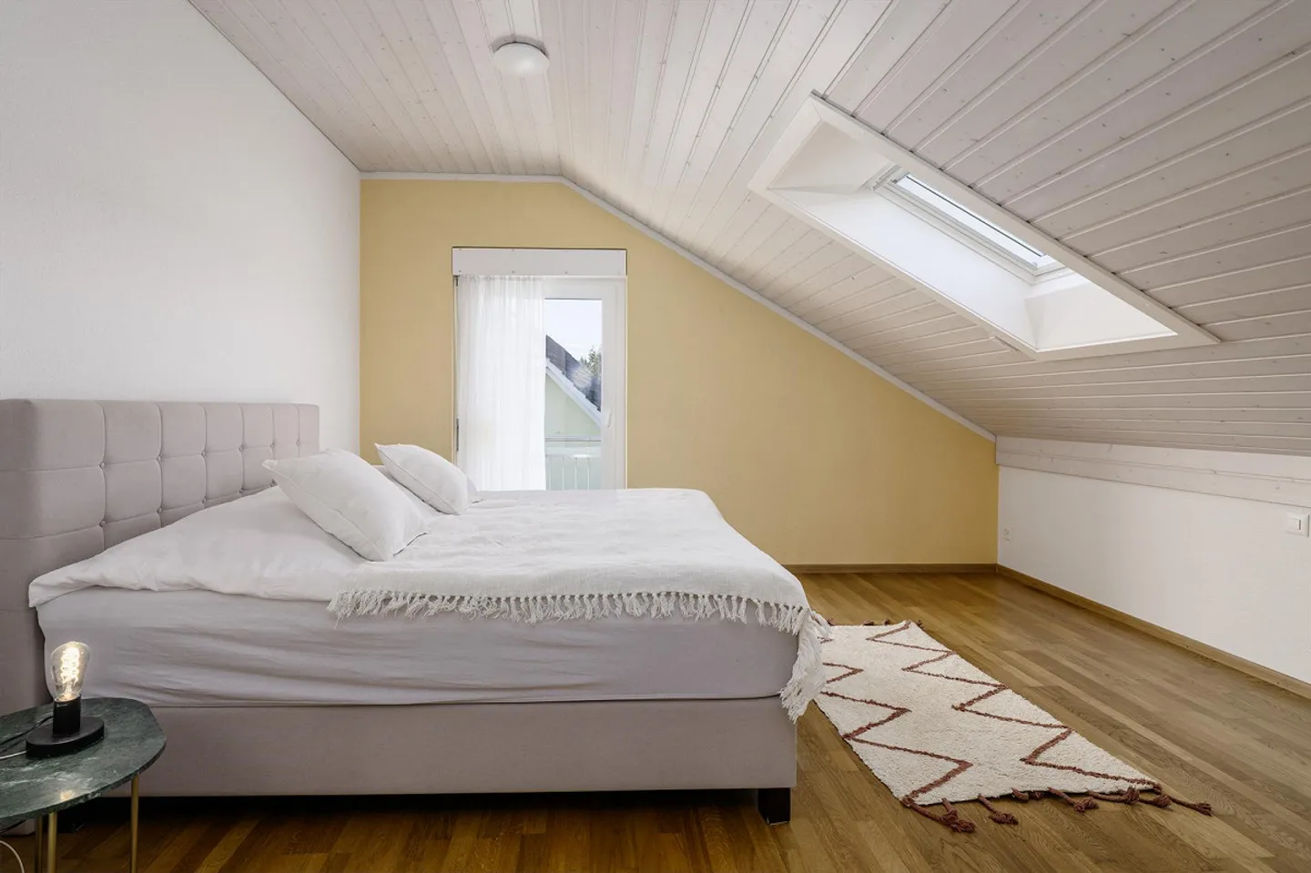 Detached Family Dream with Apartment in Prime Location - Photo 5 of 8