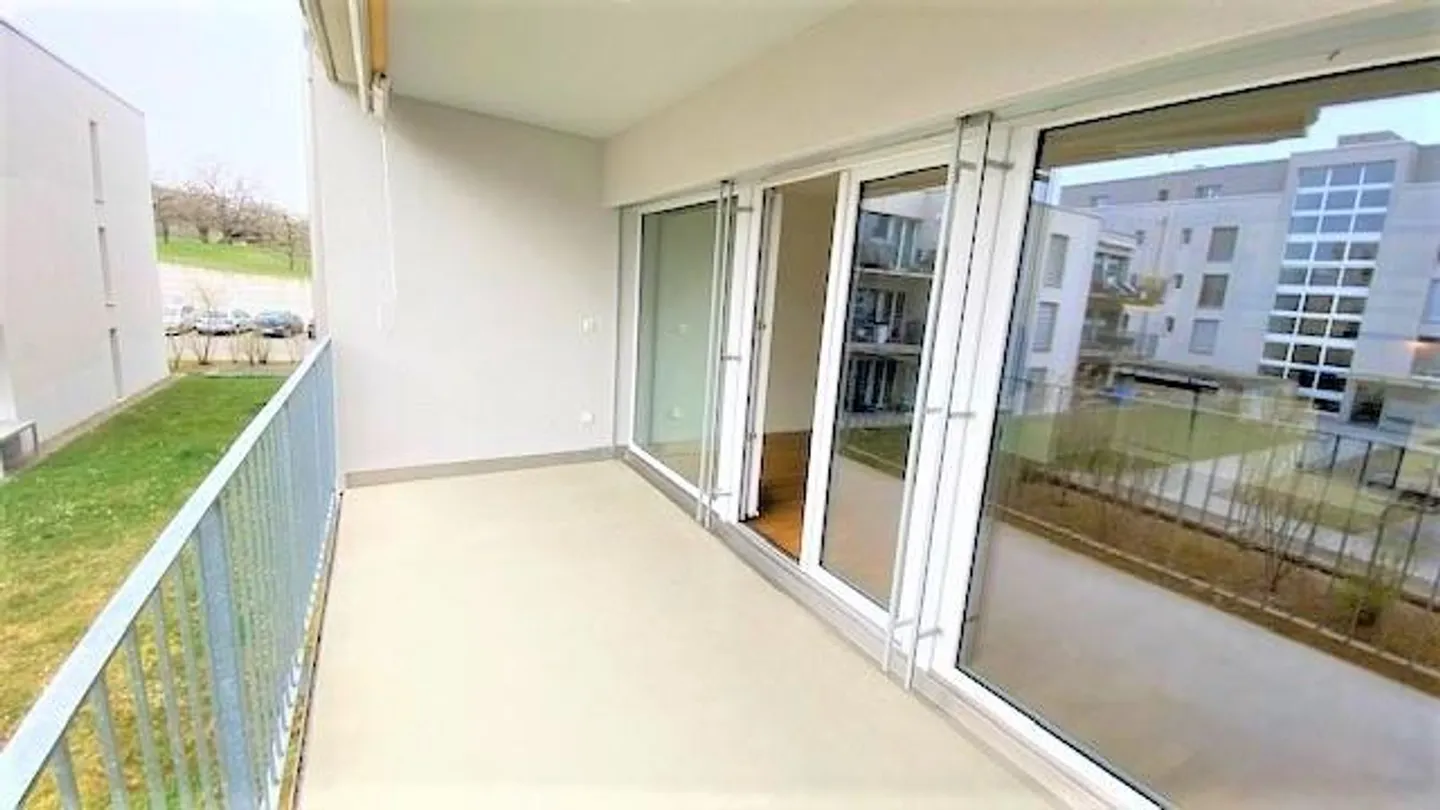 Appartamento soleggiato di 2,5 stanze in una moderna costruzione con torre di lavaggio - Foto 7 di 8
