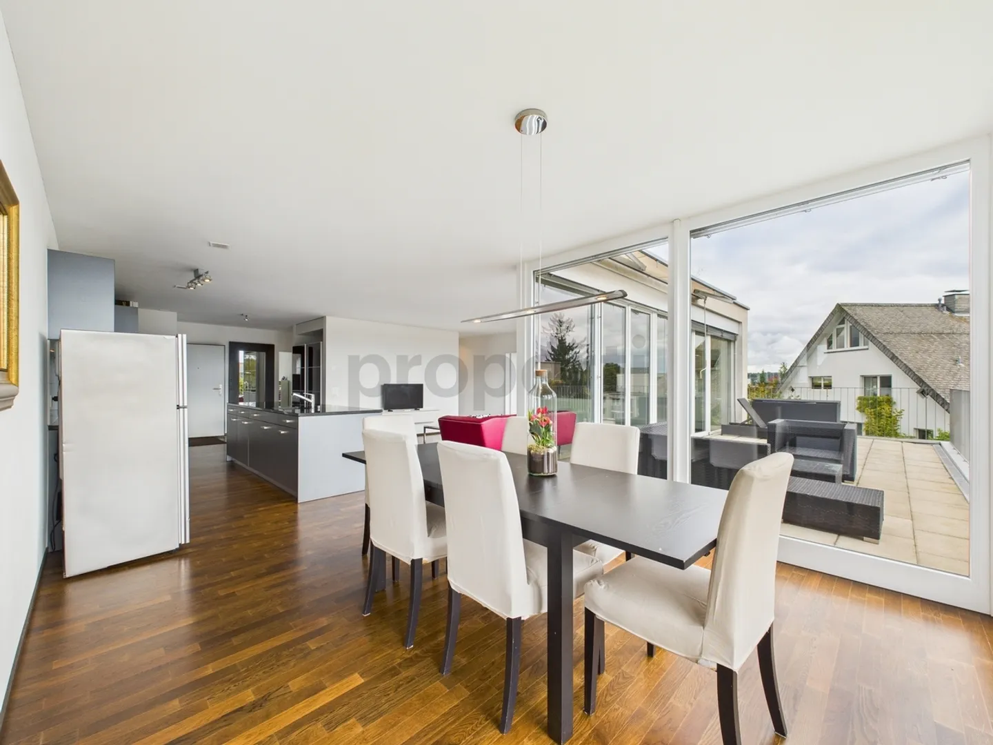 Exquisite Attic Apartment near Zurich-Seebach - Photo 4 of 13