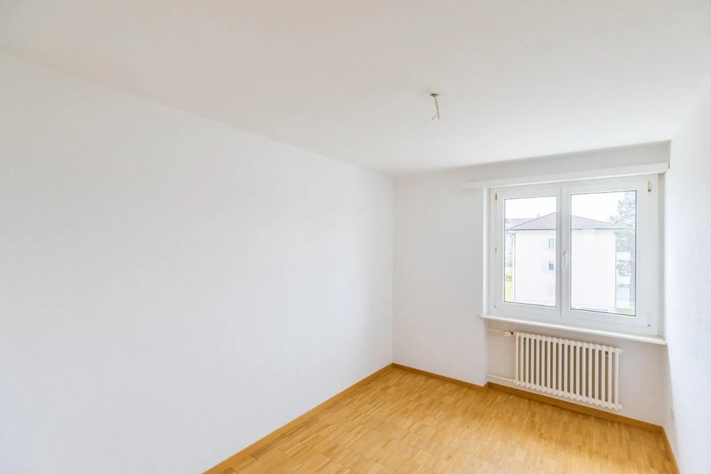 Large and bright 4.5-room apartment for rent! - Photo 4 of 9