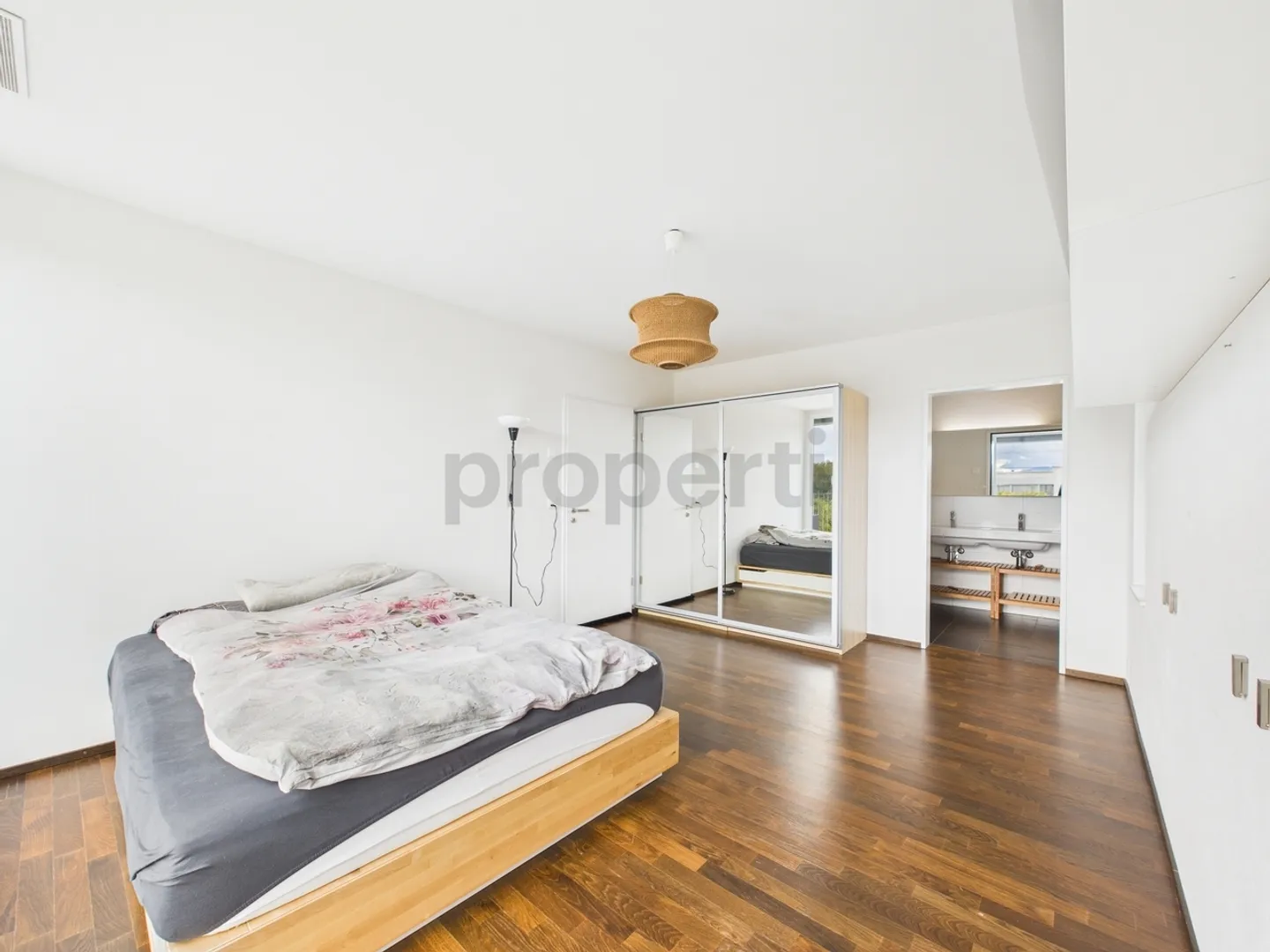 Exquisite Attic Apartment near Zurich-Seebach - Photo 9 of 13