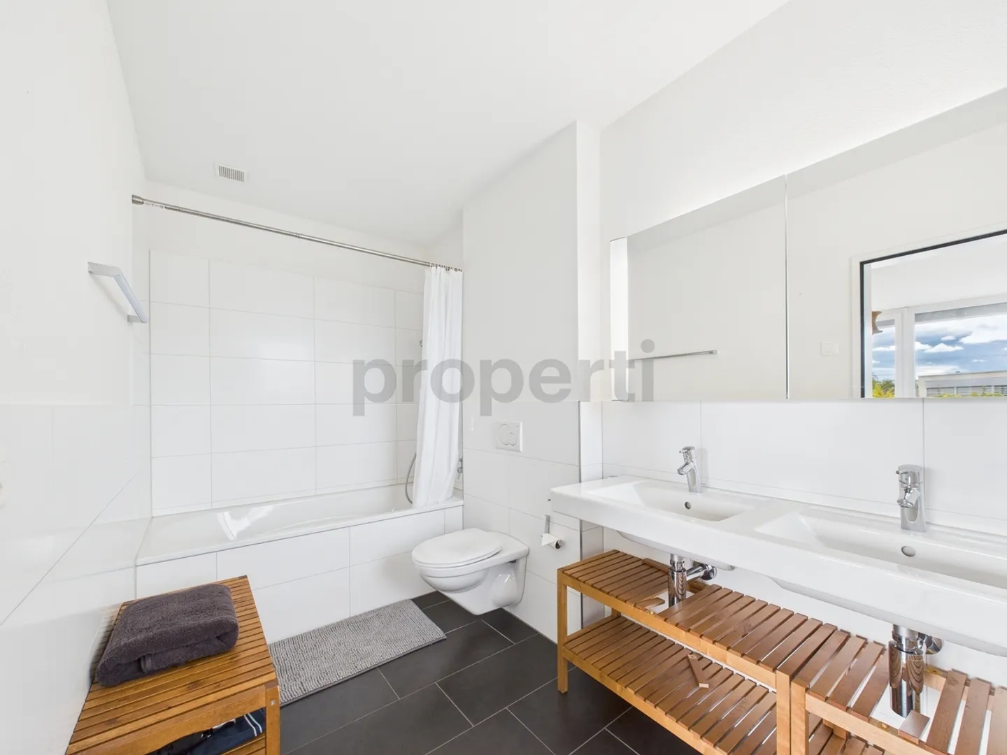 Exquisite Attic Apartment near Zurich-Seebach - Photo 10 of 13