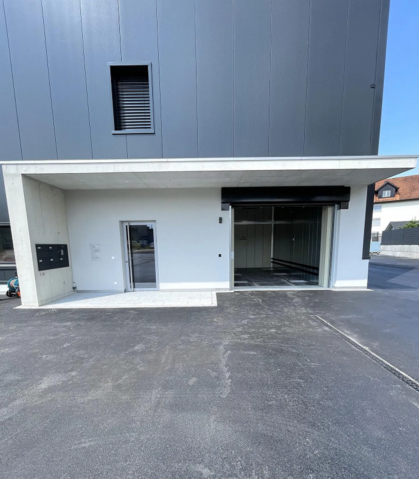 Posti auto in garage sotterranea esclusivi per auto, rimorchi, camper, autobus, barche - Foto 10 di 14