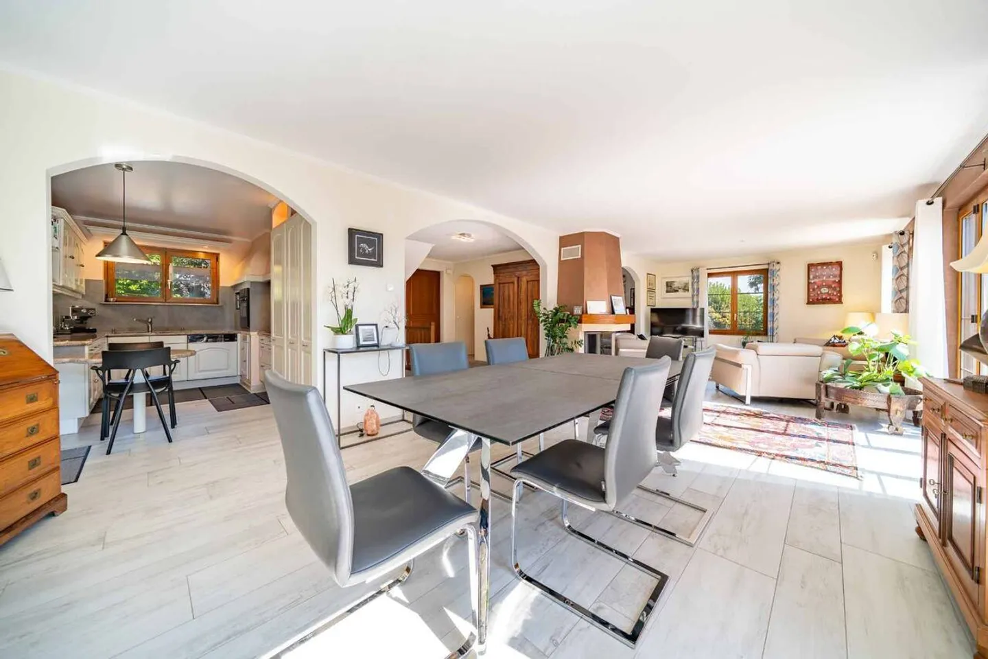 Magnifica villa individuale con 6,5 stanze, terrazze e giardino - Foto 2 di 13