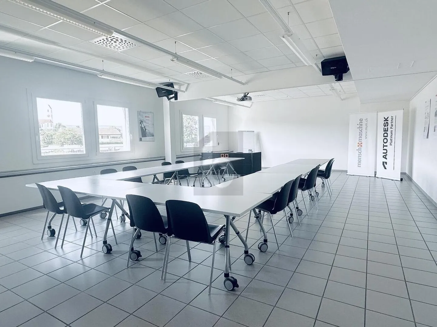MODERNO, LUMINOSO E IN POSIZIONE STRATEGICA - Foto 2 di 6