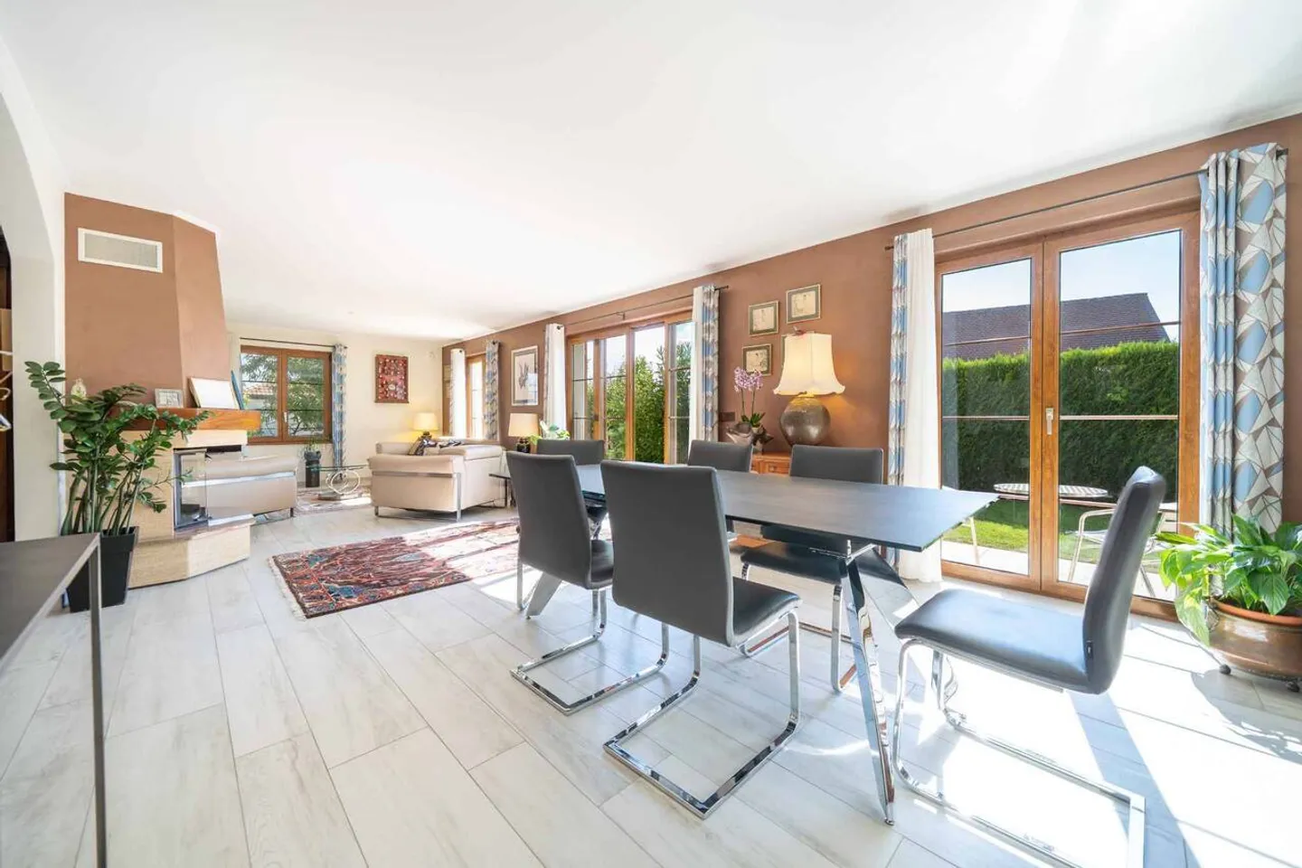 Magnifica villa individuale con 6,5 stanze, terrazze e giardino - Foto 3 di 13