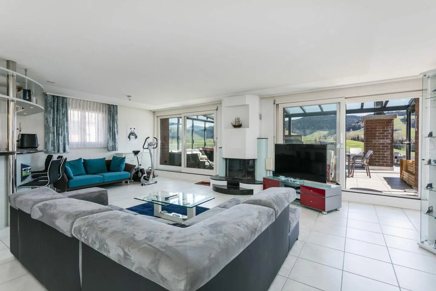 Living with a View: 7.5-Room Terrace House with Panorama Terrace - Photo 3 of 8