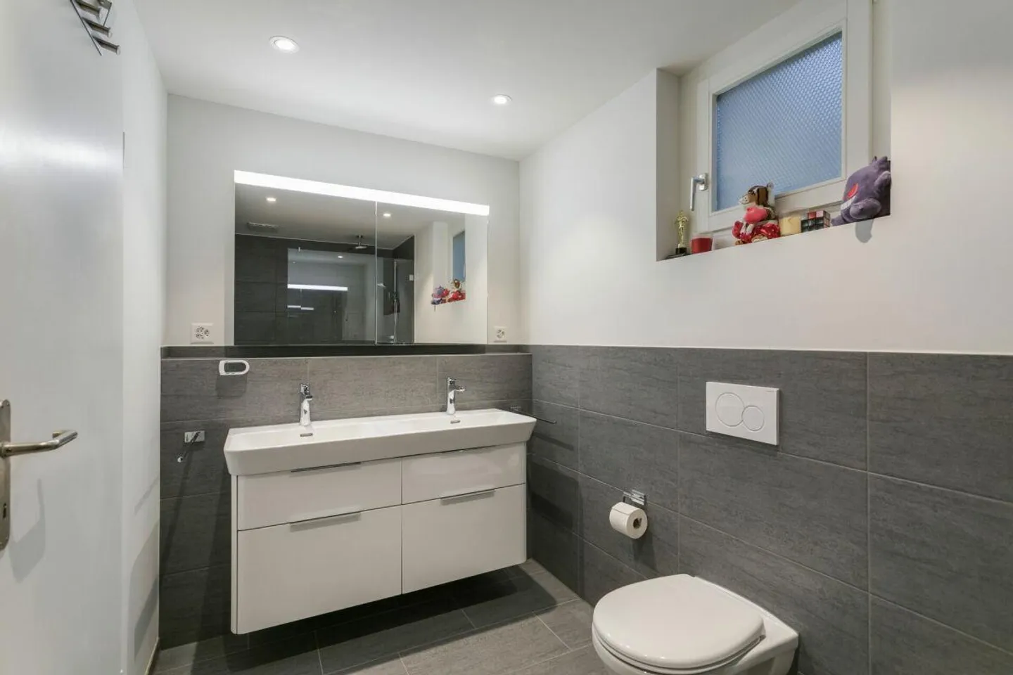 Living with a View: 7.5-Room Terrace House with Panorama Terrace - Photo 5 of 8