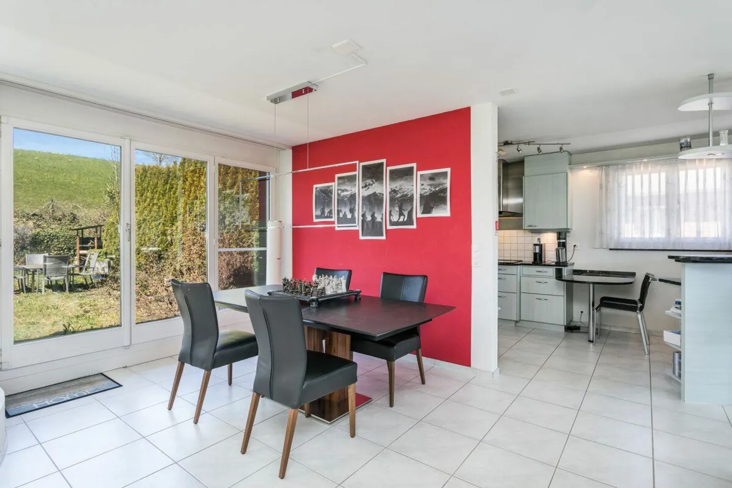 Living with a View: 7.5-Room Terrace House with Panorama Terrace - Photo 6 of 8