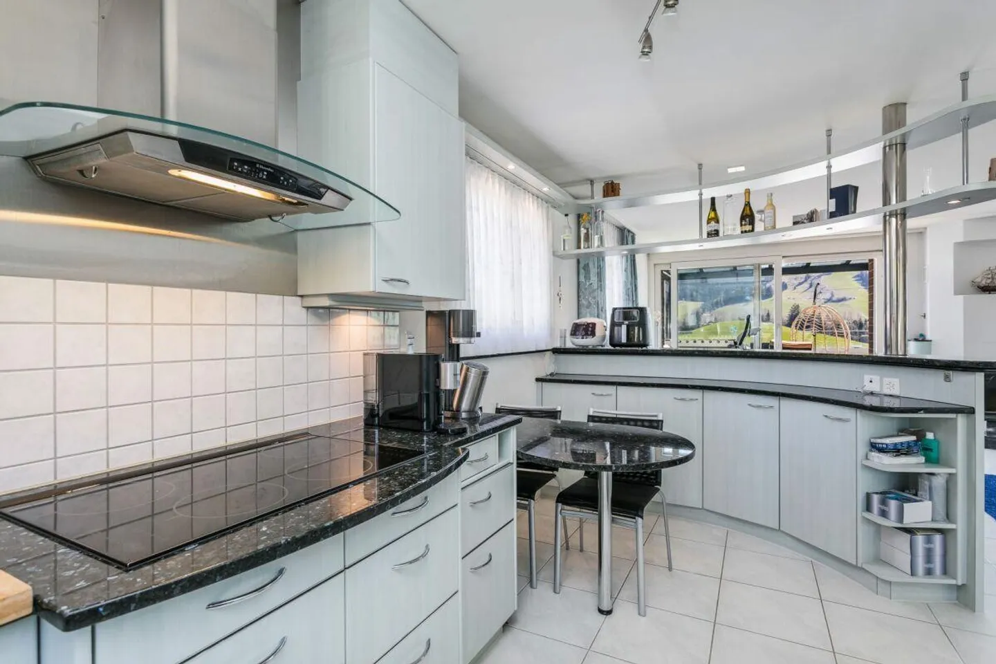 Living with a View: 7.5-Room Terrace House with Panorama Terrace - Photo 7 of 8