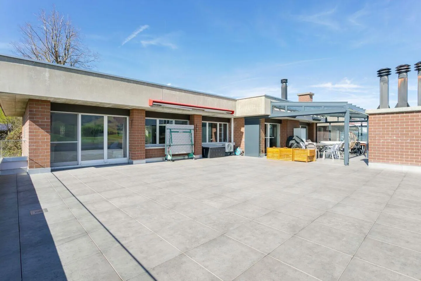 Living with a View: 7.5-Room Terrace House with Panorama Terrace - Photo 8 of 8