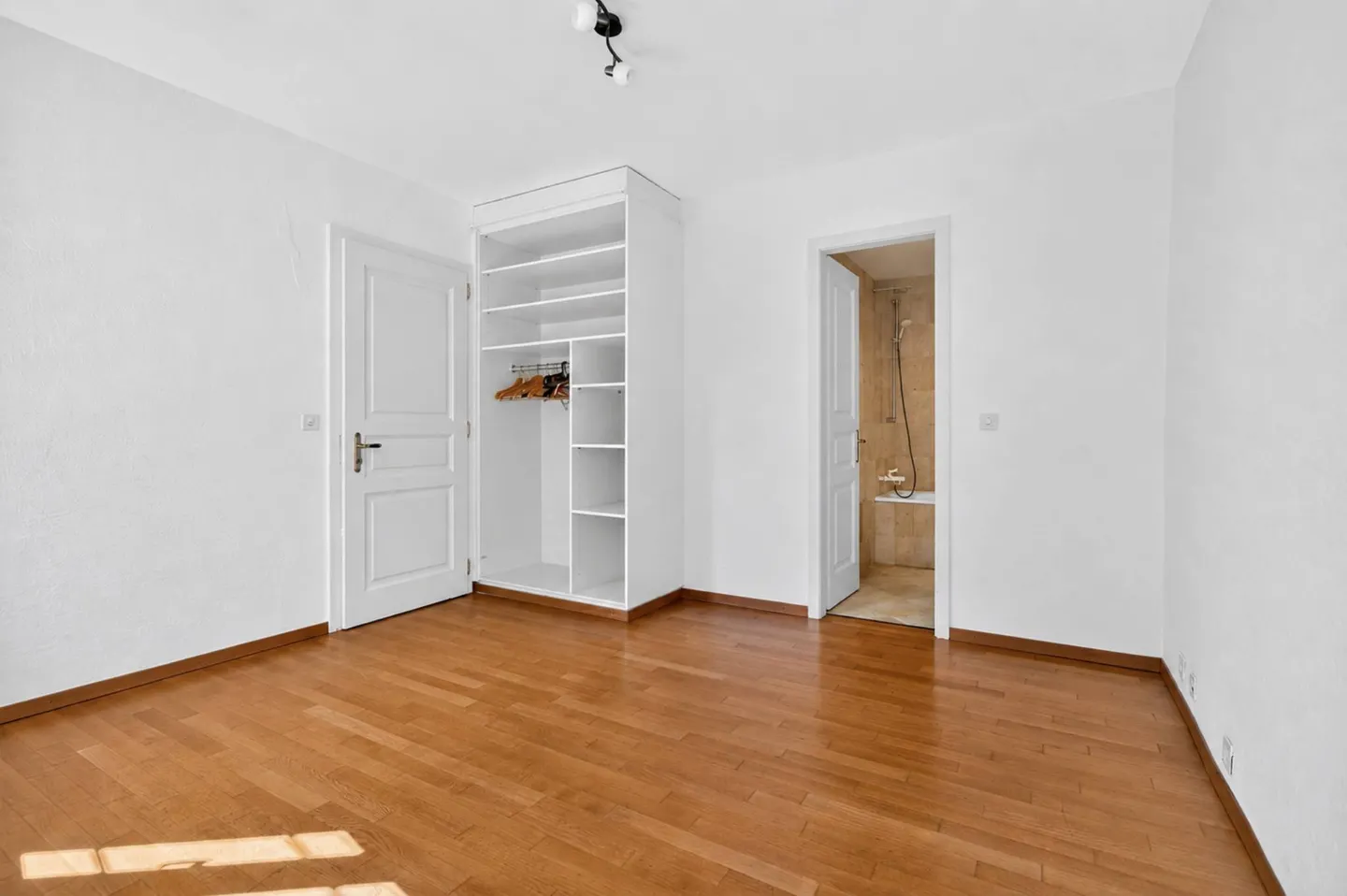 Charming 2.5 Room Apartment - Photo 6 of 8