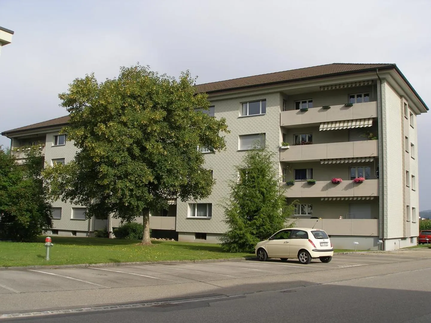 Spacious 4-room apartment in a quiet location! - Photo 1 of 7