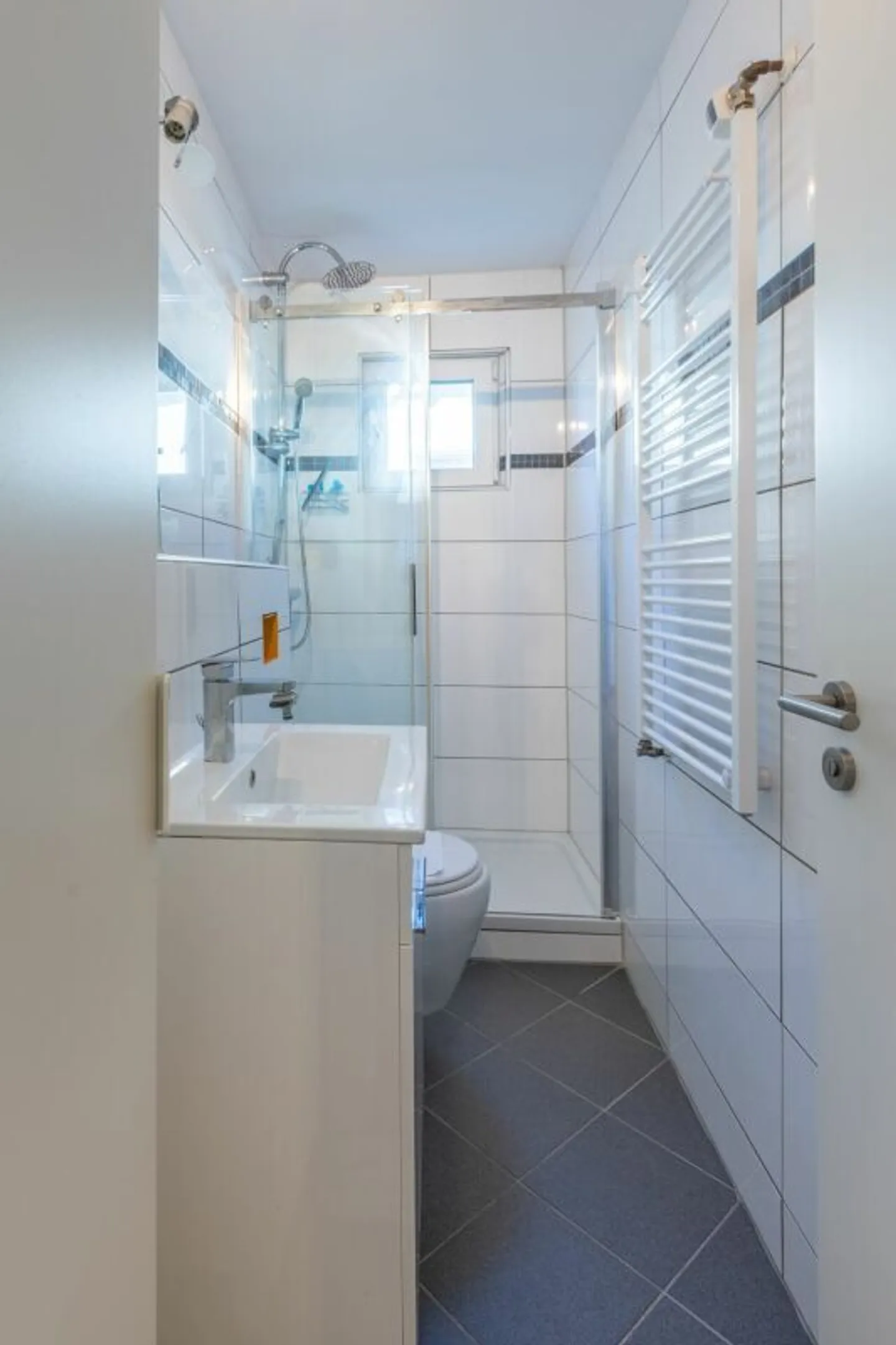 Viel Freiraum, Rheinsicht und Lebensqualität im einzigartig gelegenen Wohnhaus - Photo 32 of 43