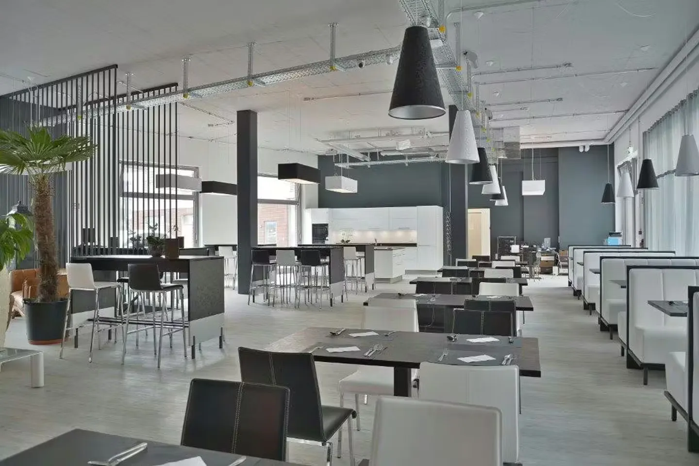 Charmantes Chalet in Regensdorf - Foto 2 von 6