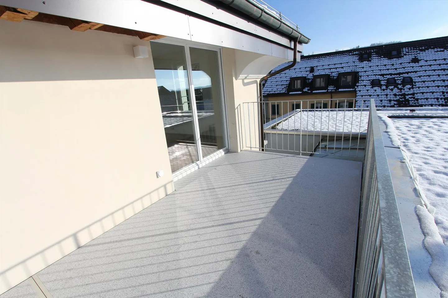 Property Standard | Modern Maisonette Apartment (Parking Included) - Photo 3 of 11