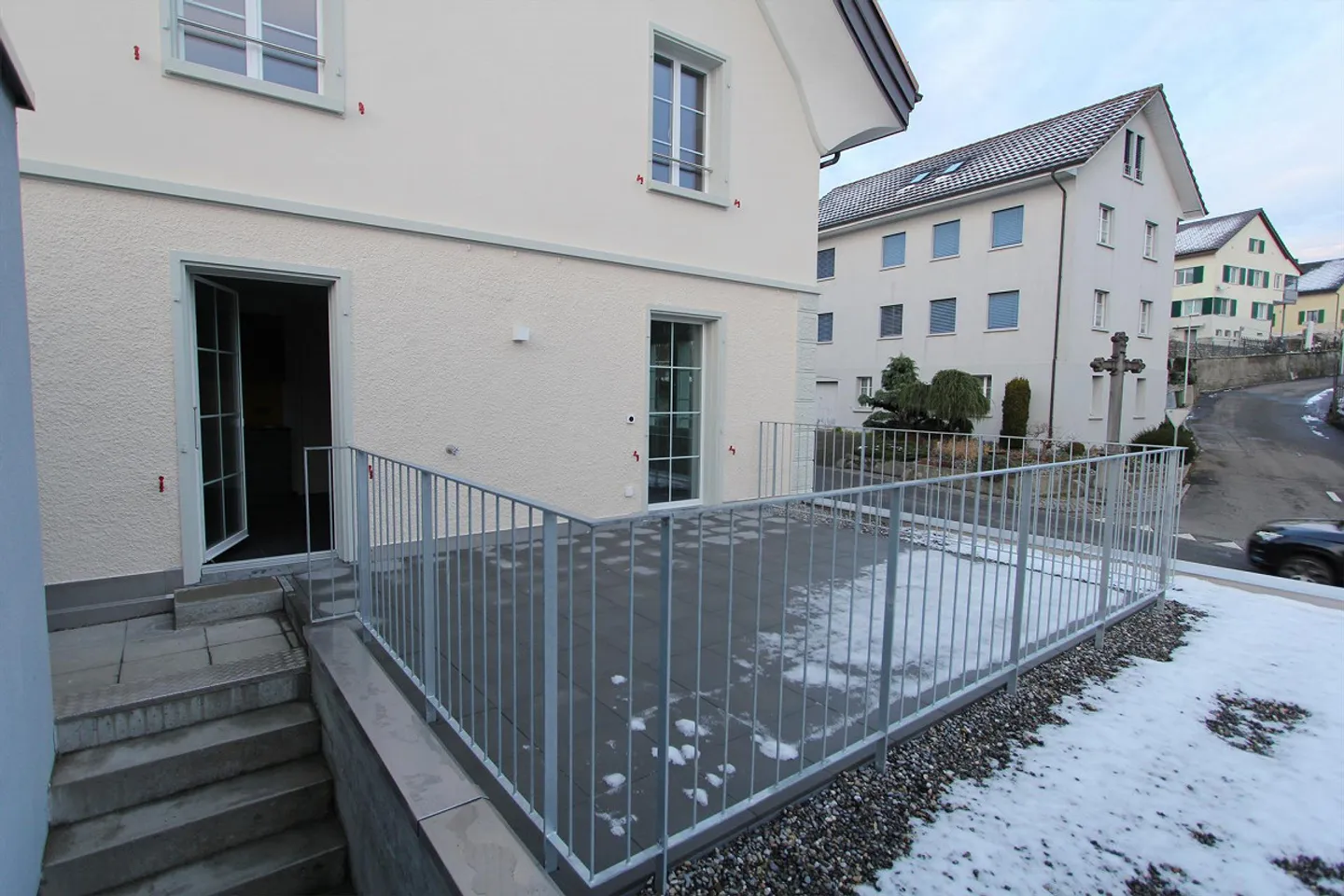 Property Standard | Modern Maisonette Apartment (Parking Included) - Photo 10 of 11