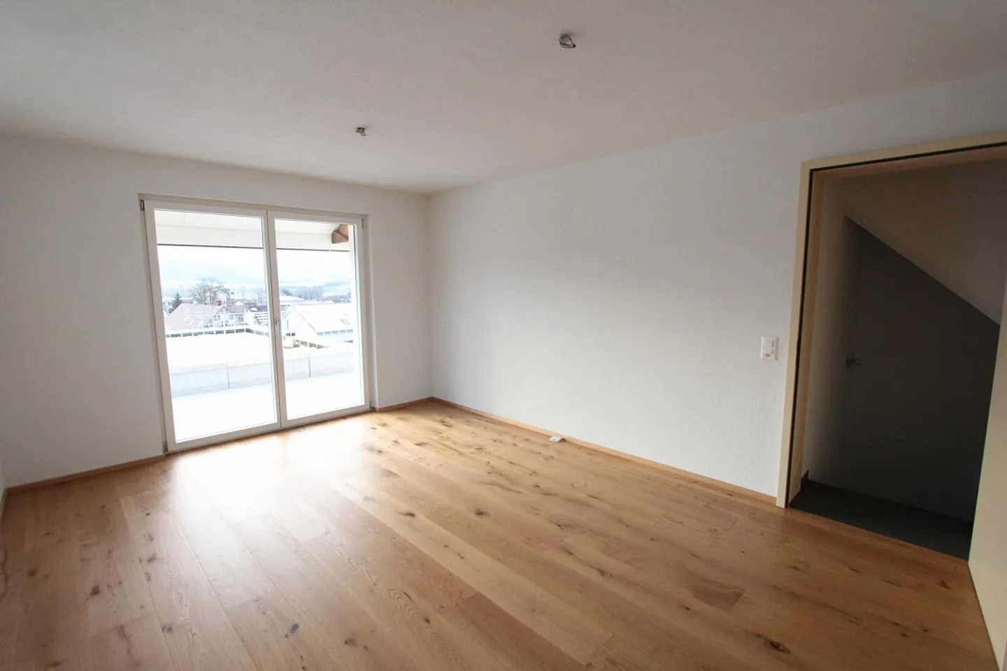 Property Standard | Modern Maisonette Apartment (Parking Included) - Photo 8 of 11