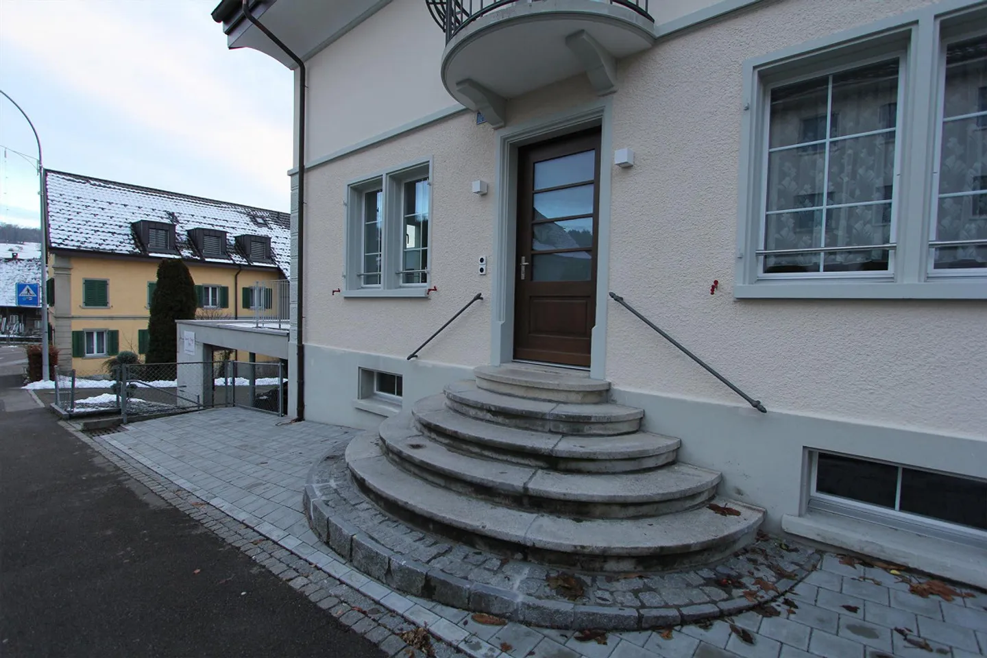 Property Standard | Modern Maisonette Apartment (Parking Included) - Photo 11 of 11