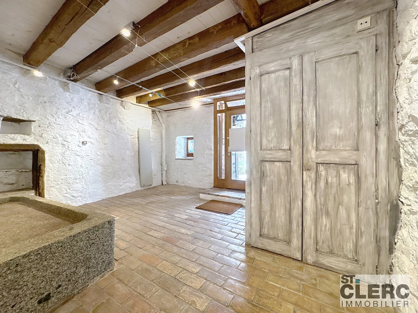 For rent, in the heart of the village center of Lutry, old press with charm. - Photo 6 of 6