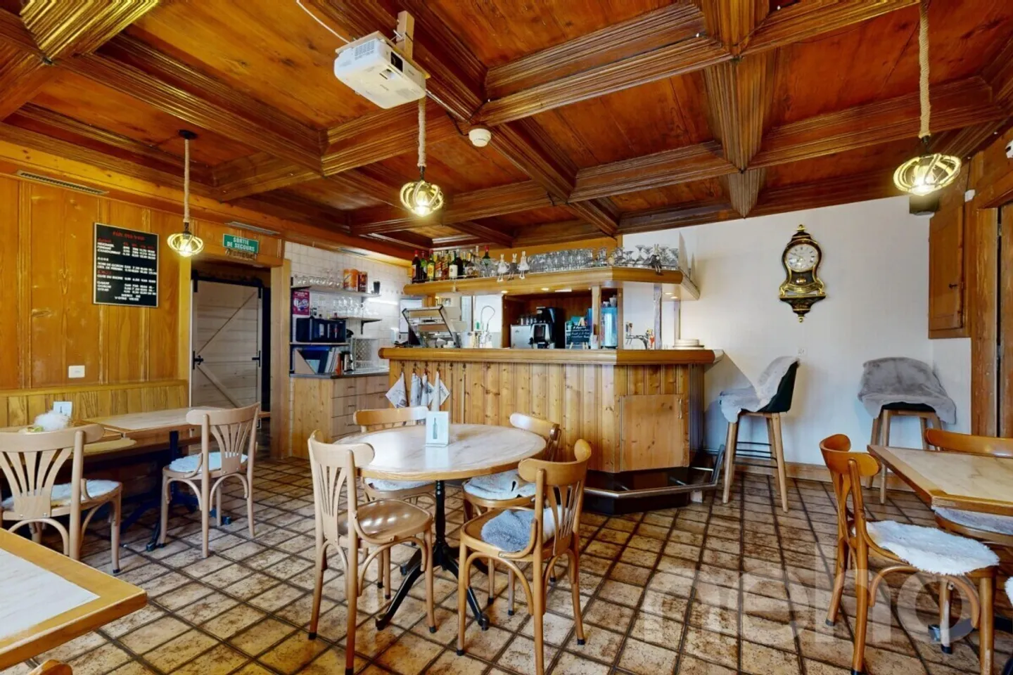 Superbo hotel-ristorante-panetteria per un'opportunità rara! - Foto 9 di 13