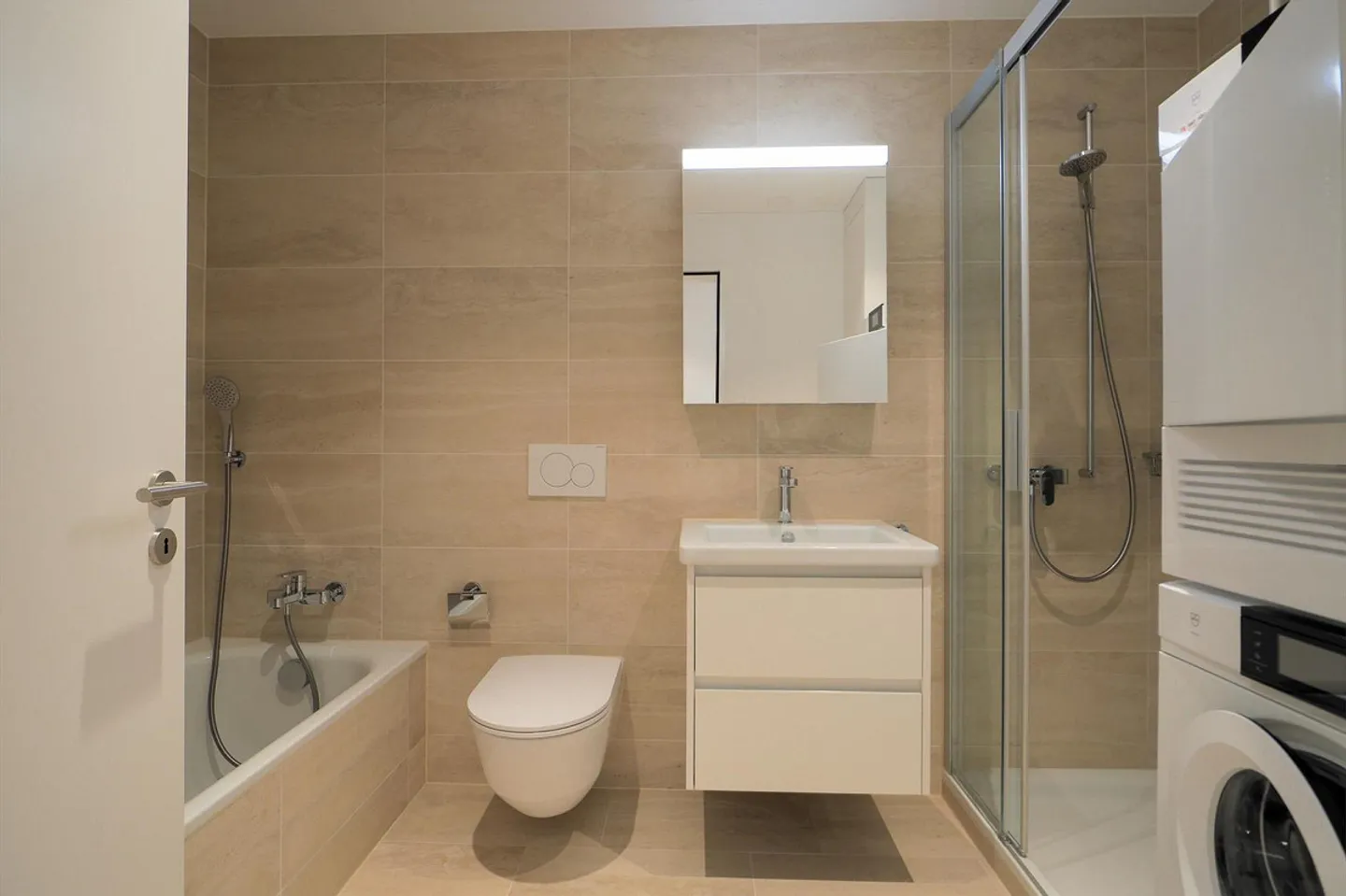 Appartamento moderno e luminoso di 4,5 stanze - Foto 4 di 8