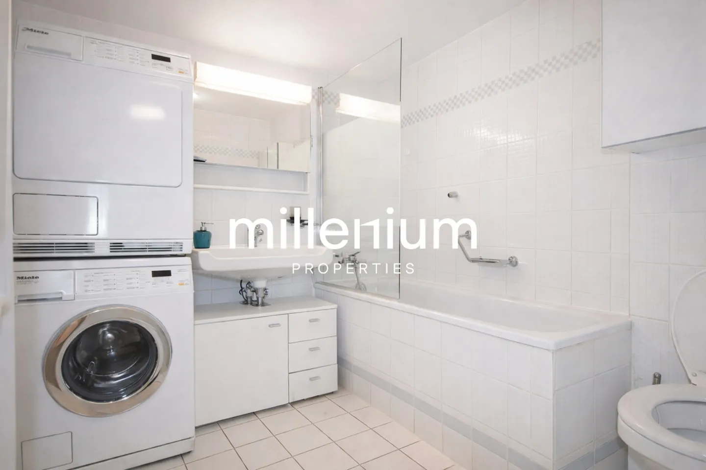 Elegant Apartment near UN - Photo 9 of 13