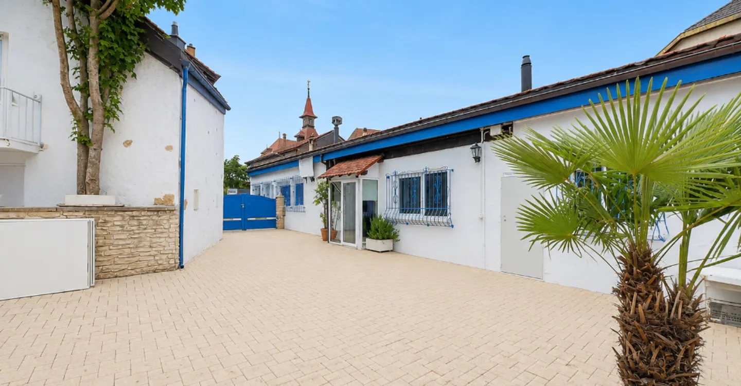 Charmantes Dorfhaus mit zwei Wohnungen im Herzen von Marin - Foto 1 von 13