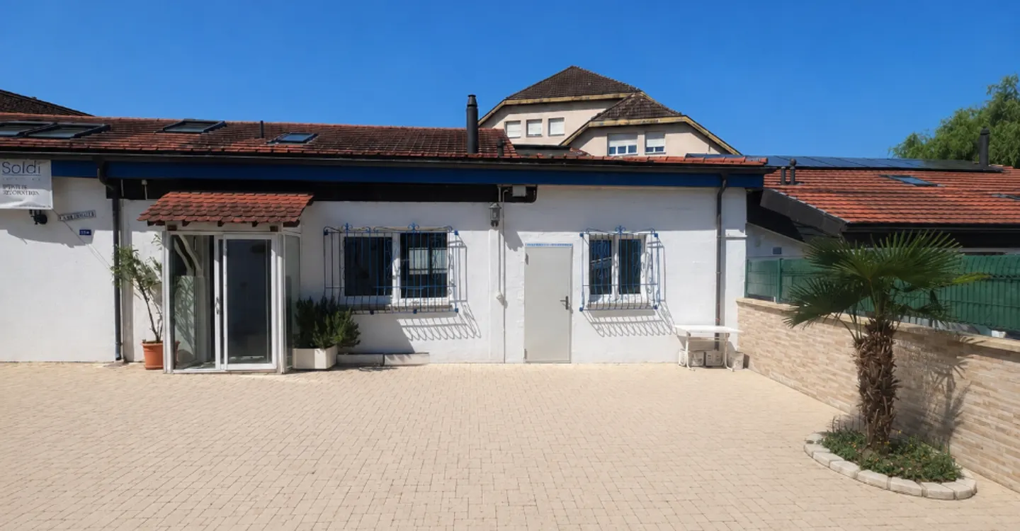 Charmantes Dorfhaus mit zwei Wohnungen im Herzen von Marin - Foto 3 von 13