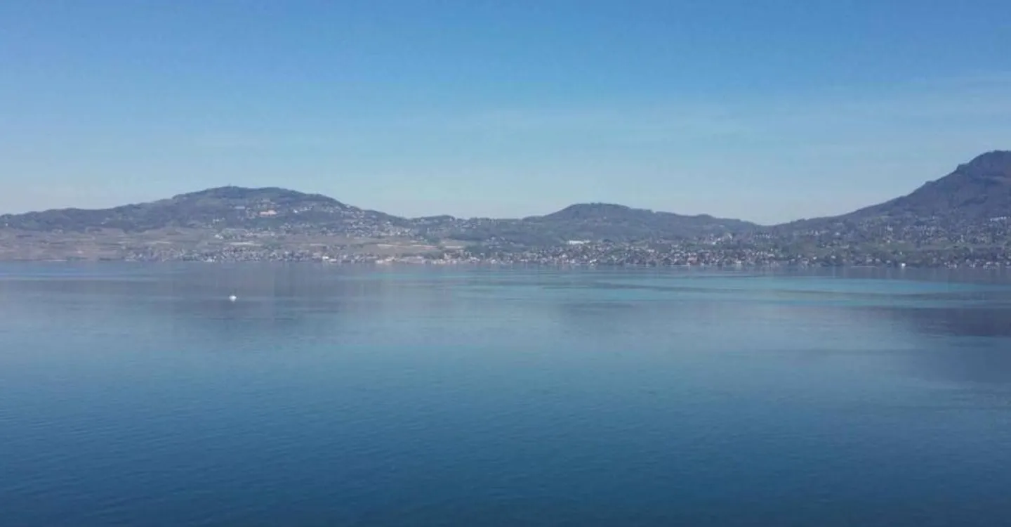 Appartamento attico luminoso con vista mozzafiato sul lago - Foto 11 di 11