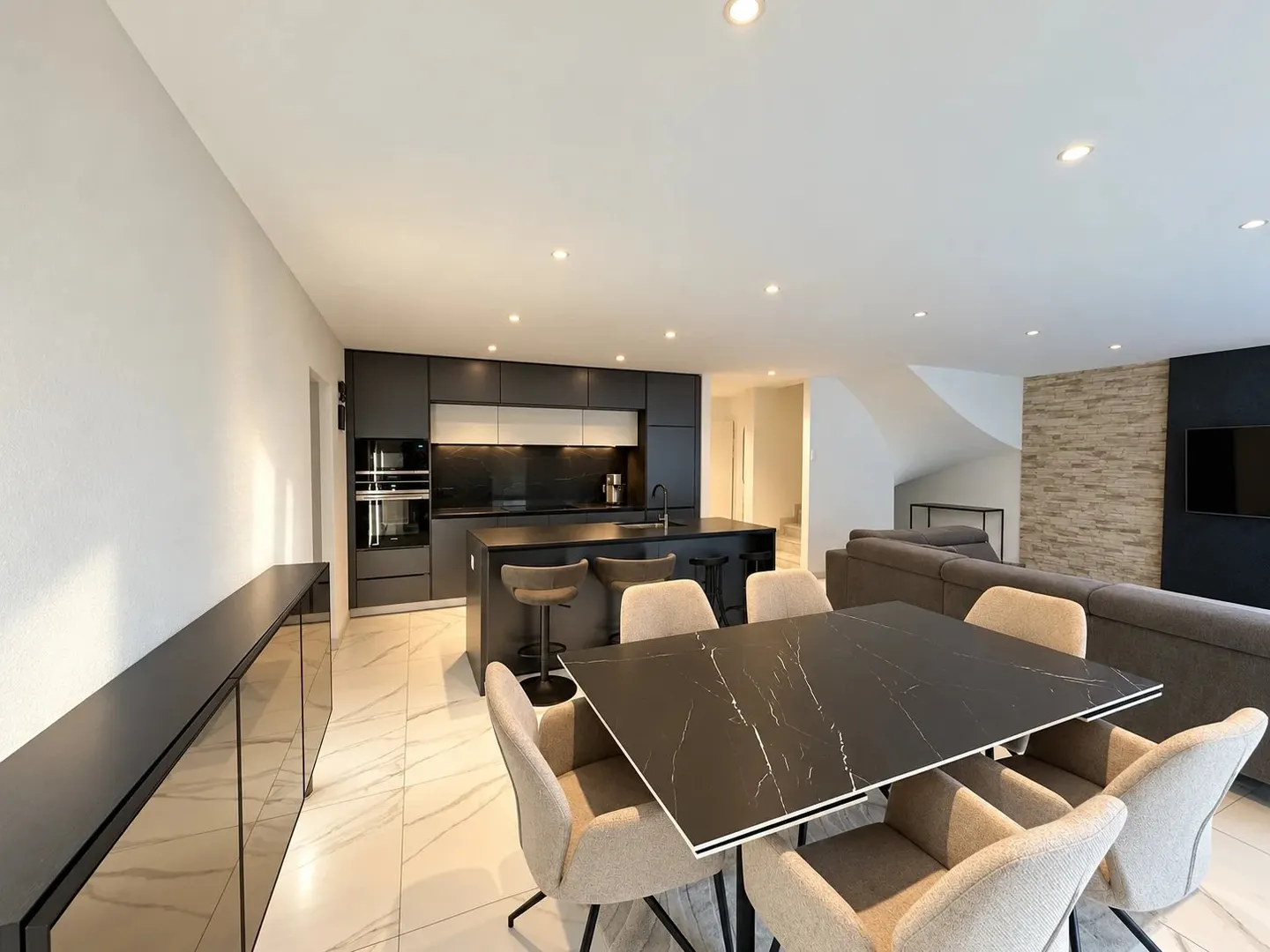 2021 House with Garden, Parental Suite and Development Potential - Photo 7 of 35