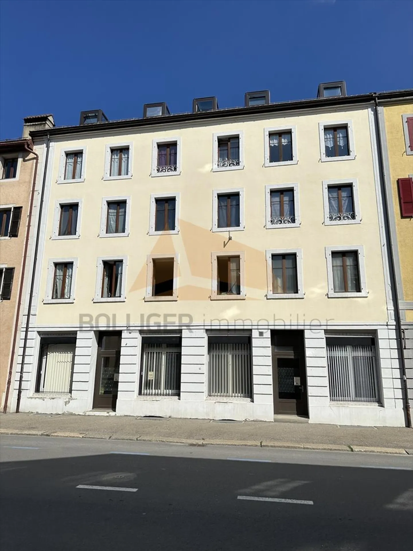 Mixed-use building - Photo 3 of 13