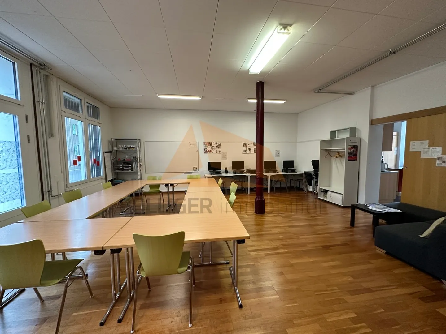 Mixed-use building - Photo 4 of 13