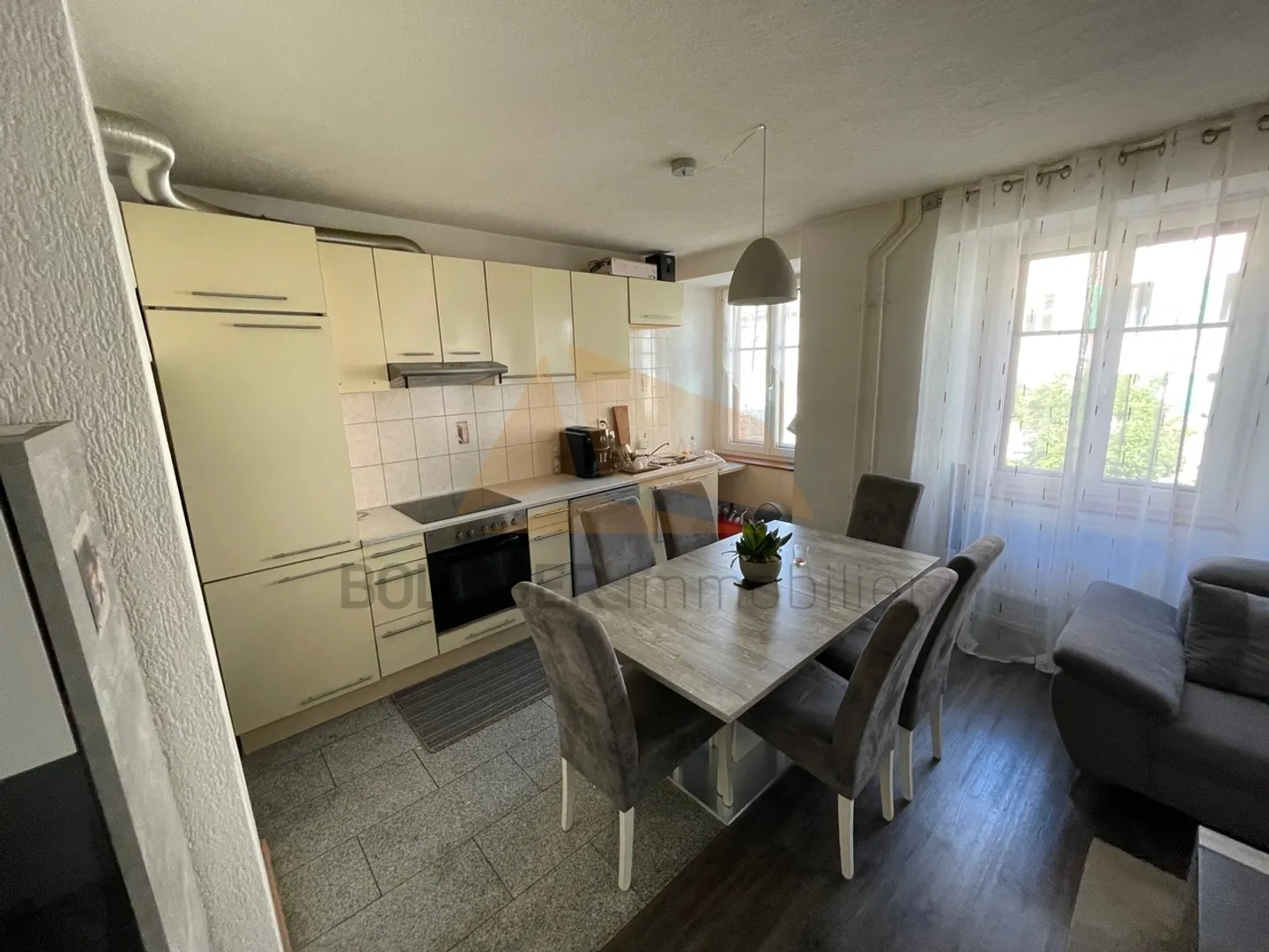 Mixed-use building - Photo 5 of 13