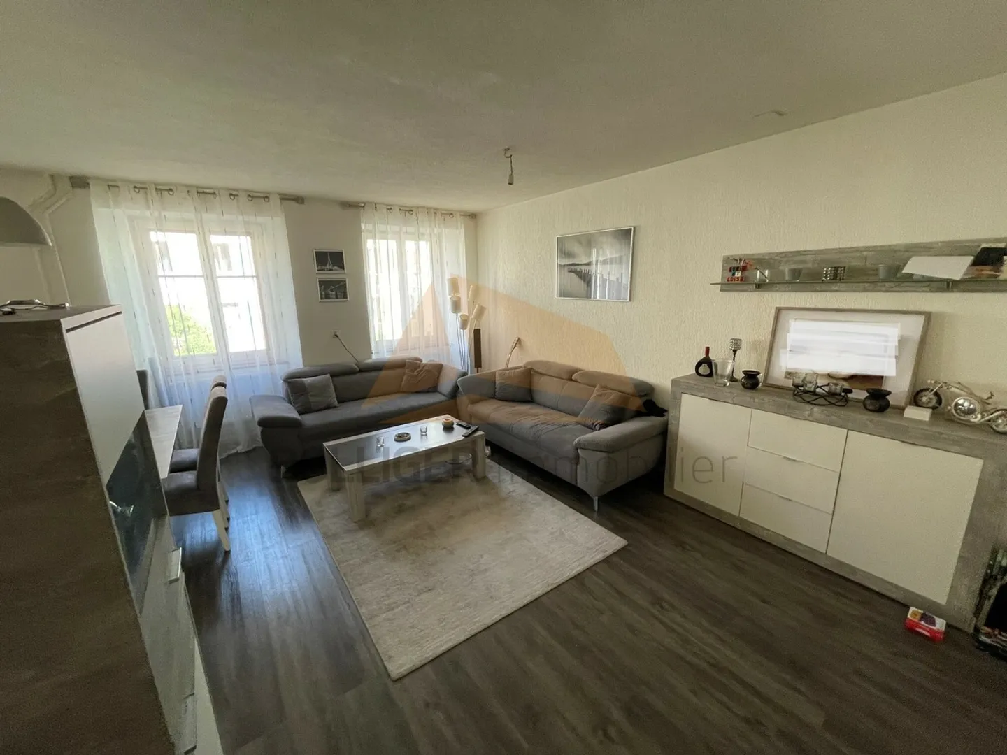 Mixed-use building - Photo 6 of 13