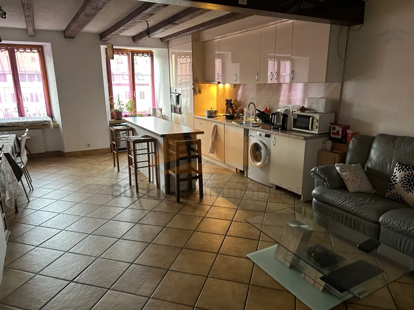 Mixed-use building - Photo 7 of 13