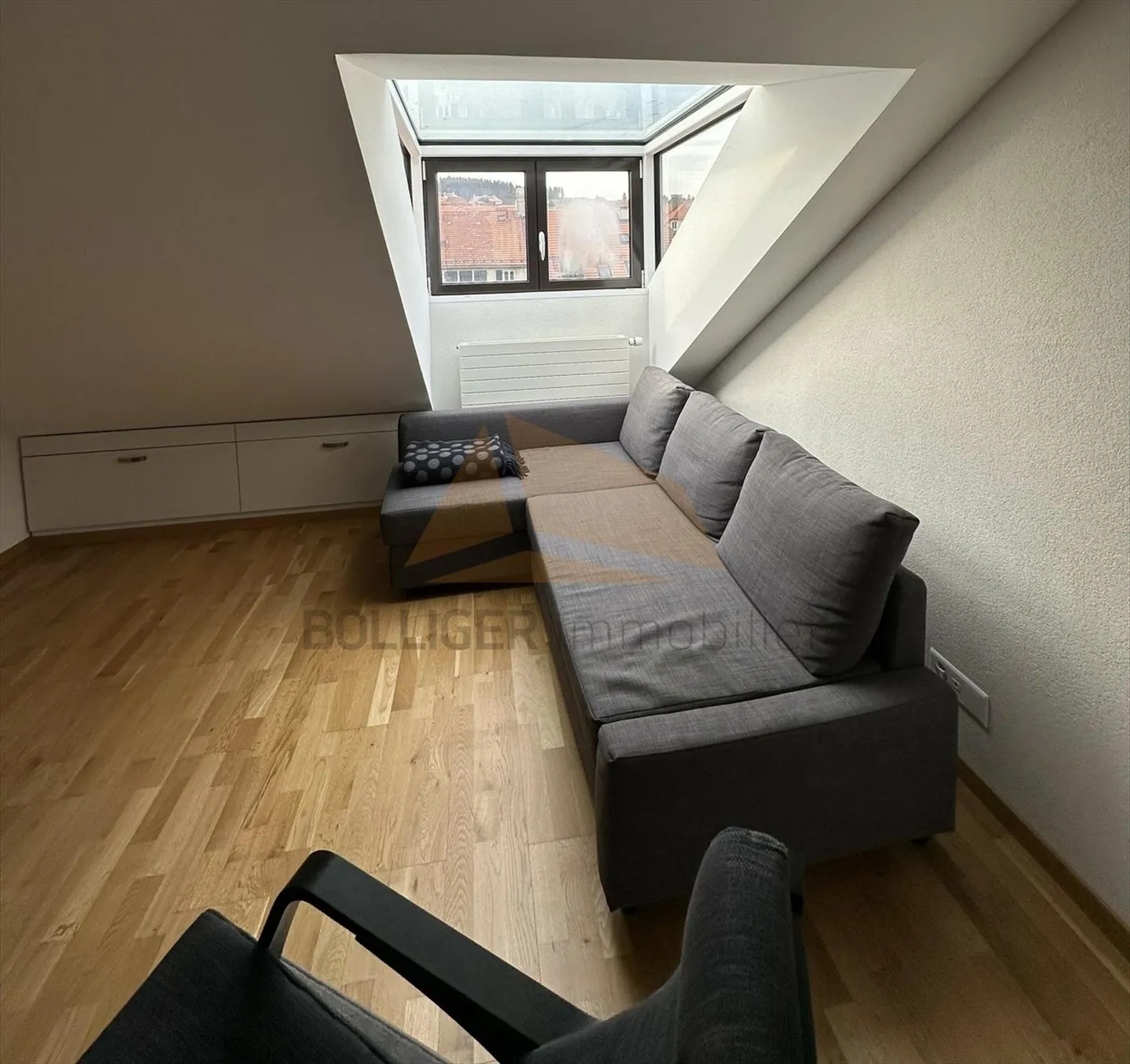 Mixed-use building - Photo 9 of 13