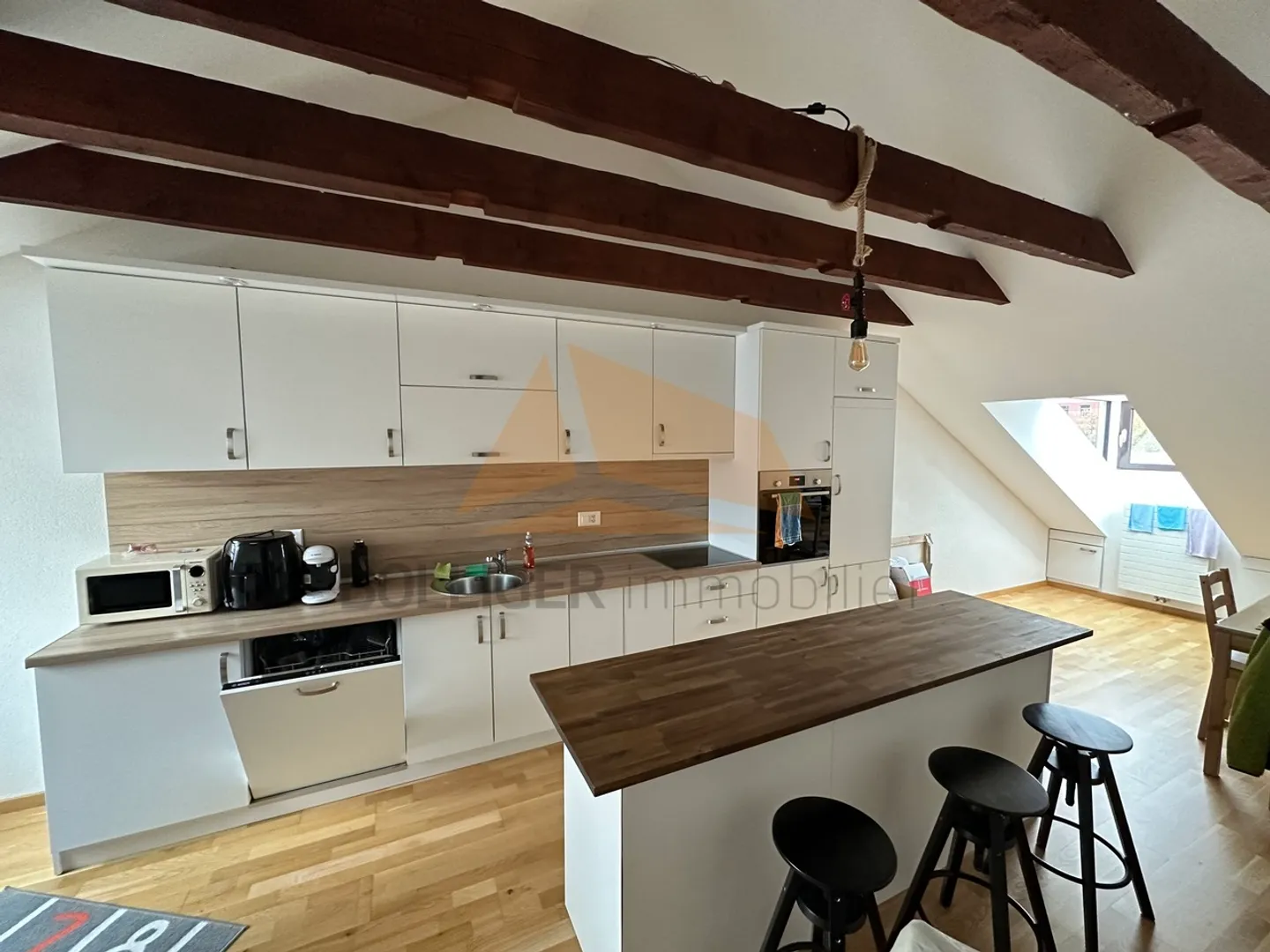 Mixed-use building - Photo 10 of 13