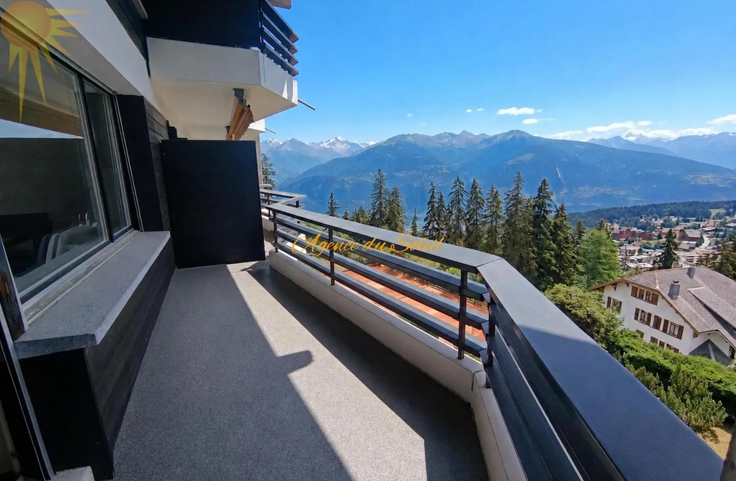 Monatlich zur Miete für die Sommersaison: diese wunderbare 4,5-Zimmer-Wohnung in der Nähe der re - Foto 3 von 13