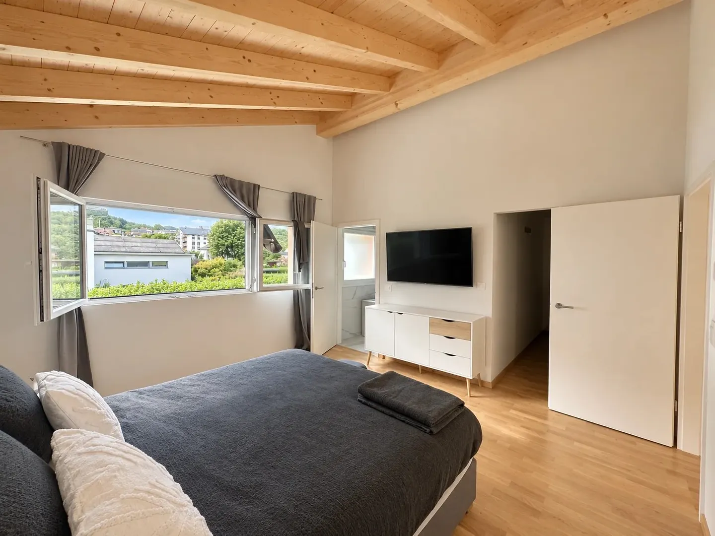 2021 House with Garden, Parental Suite and Development Potential - Photo 13 of 35