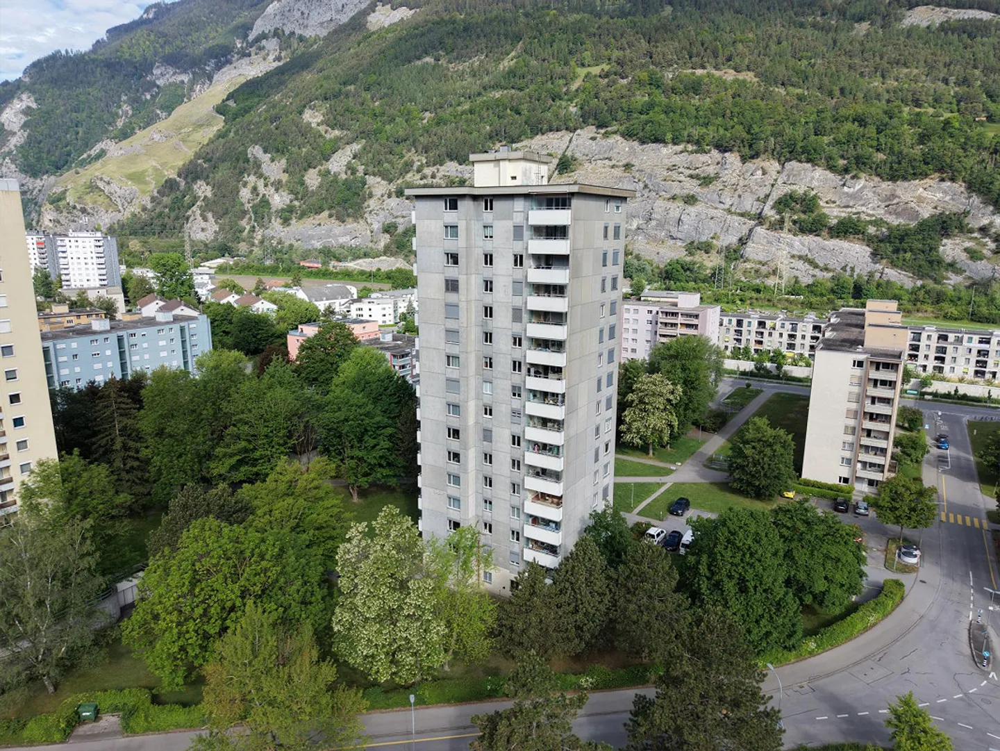Geräumige Wohnung mit Balkonen - Foto 1 von 2