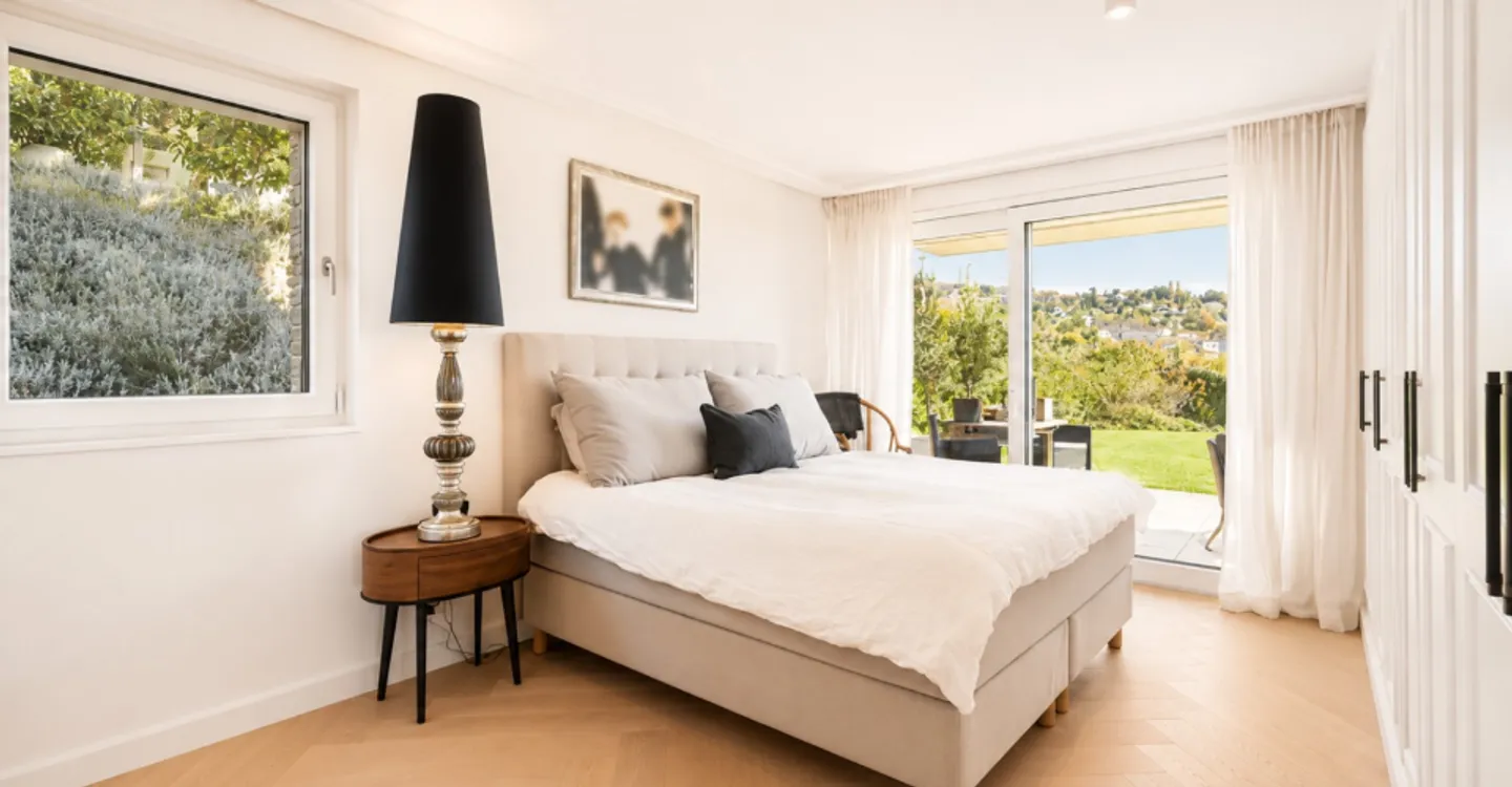 Exceptional duplex with private garden and lake view - Photo 5 of 12