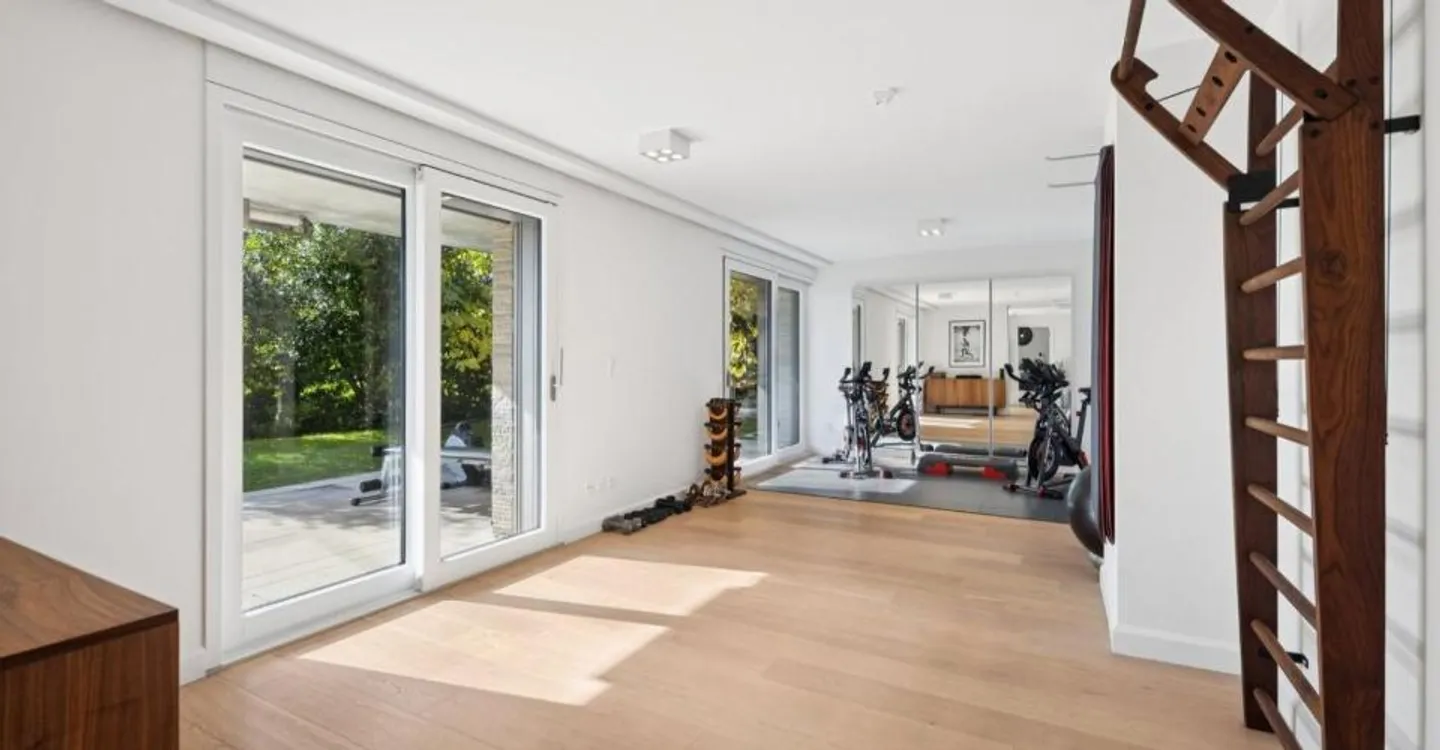 Exceptional duplex with private garden and lake view - Photo 7 of 12