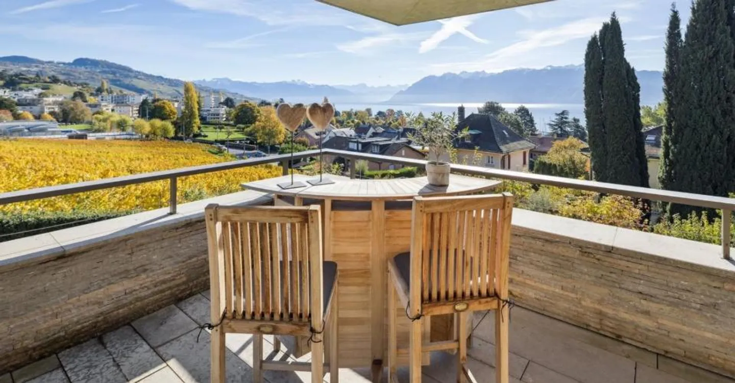 Exceptional duplex with private garden and lake view - Photo 10 of 12