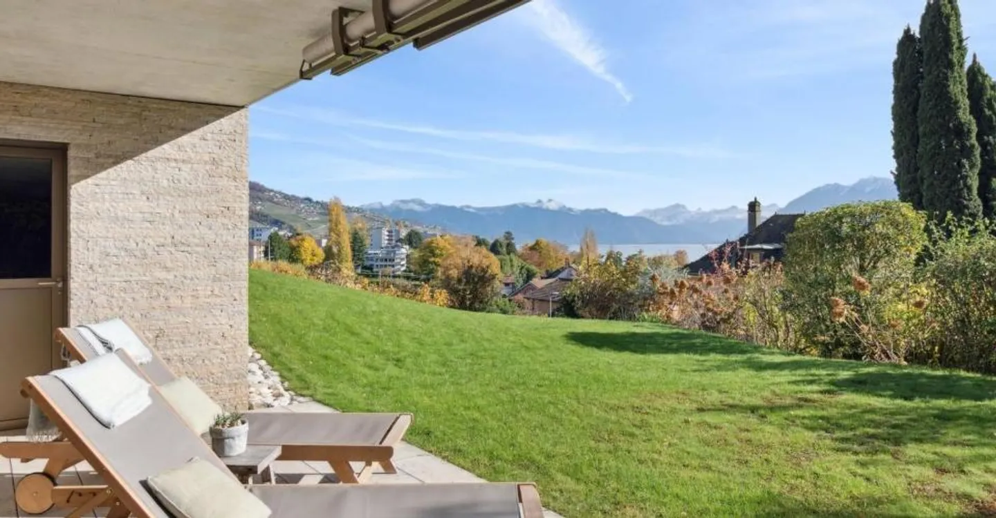 Exceptional duplex with private garden and lake view - Photo 11 of 12