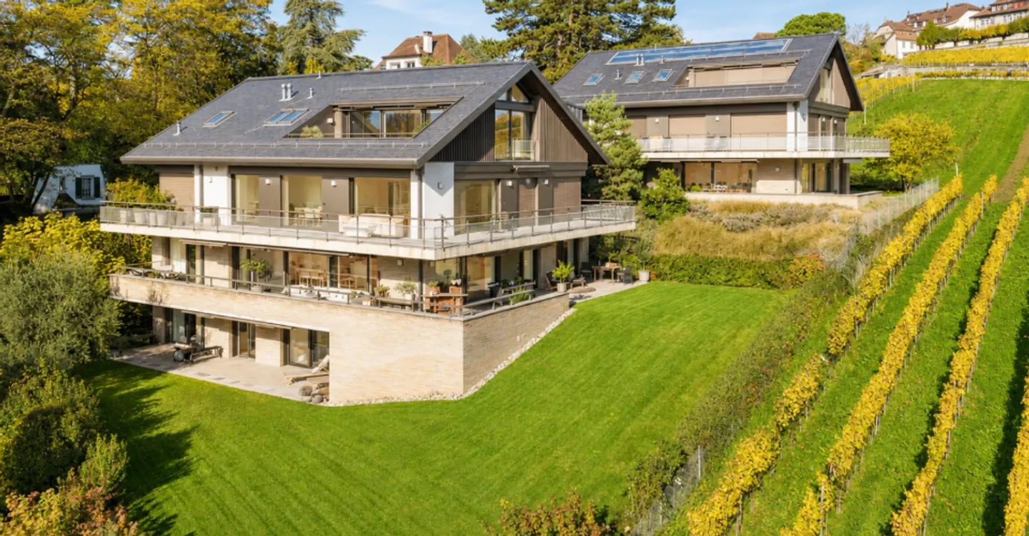 Exceptional duplex with private garden and lake view - Photo 12 of 12