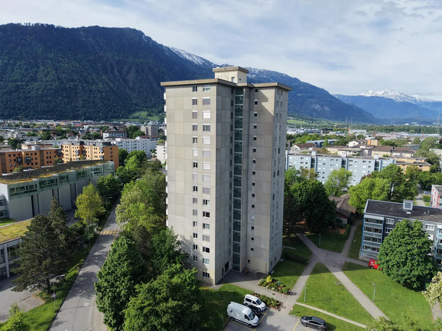 Geräumige Wohnung mit Balkonen - Foto 2 von 2