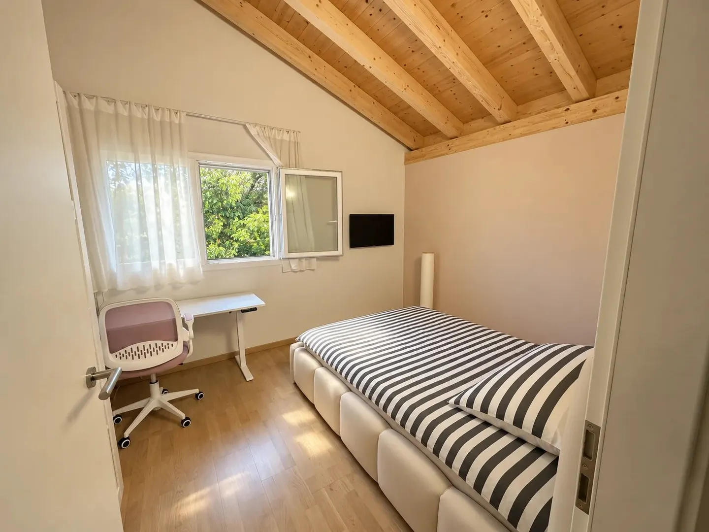 2021 House with Garden, Parental Suite and Development Potential - Photo 16 of 35