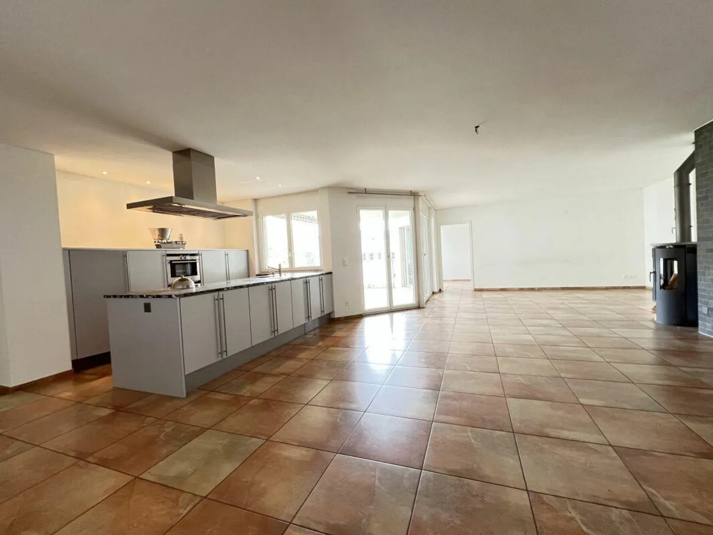 Appartement lumineux de 4,5 pièces avec 30 m2 de surface de balcon au 2ème étage - Photo 5 sur 13